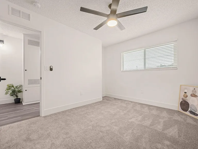 422-36 Front Street — Photo 15