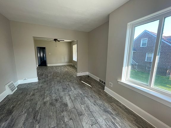 4th image of 4335 Joliet Ave