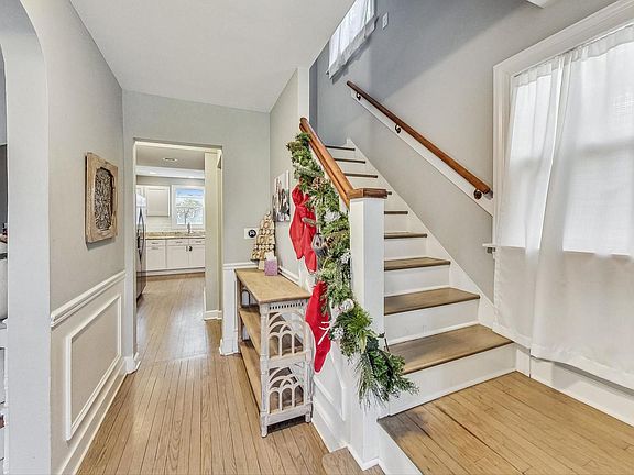 2nd image of 2944 Greenwood Ave