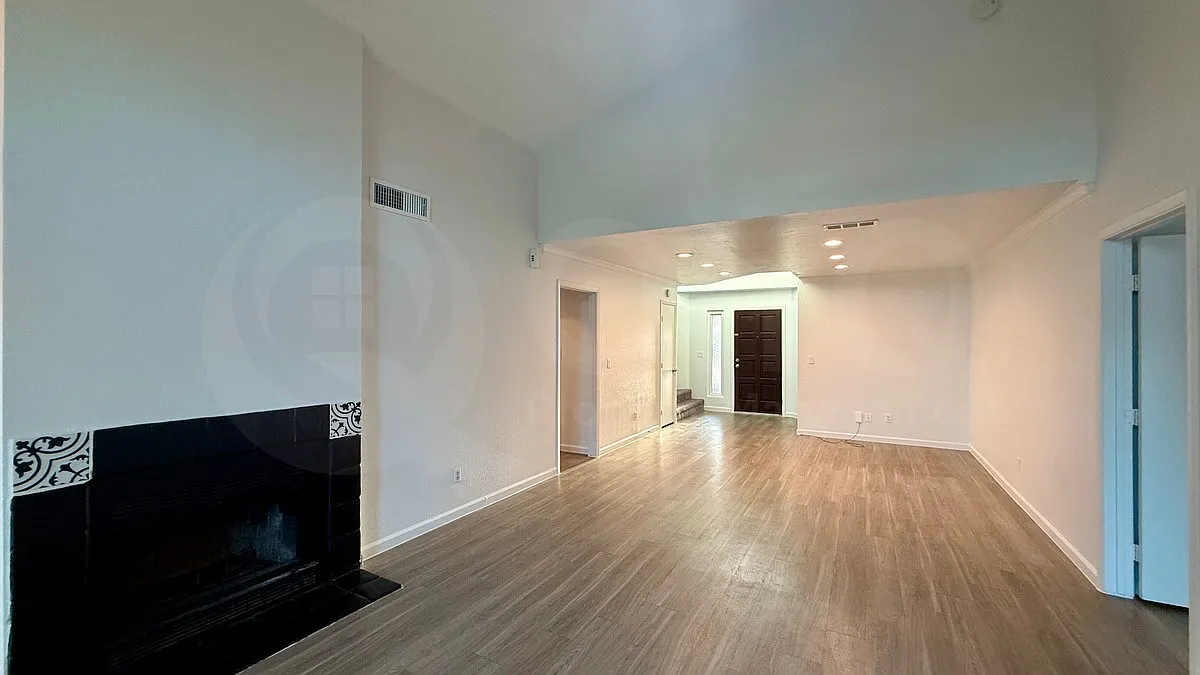 3 bed, 2.5 bath, 1672 sqft, $2,199 — Photo 4