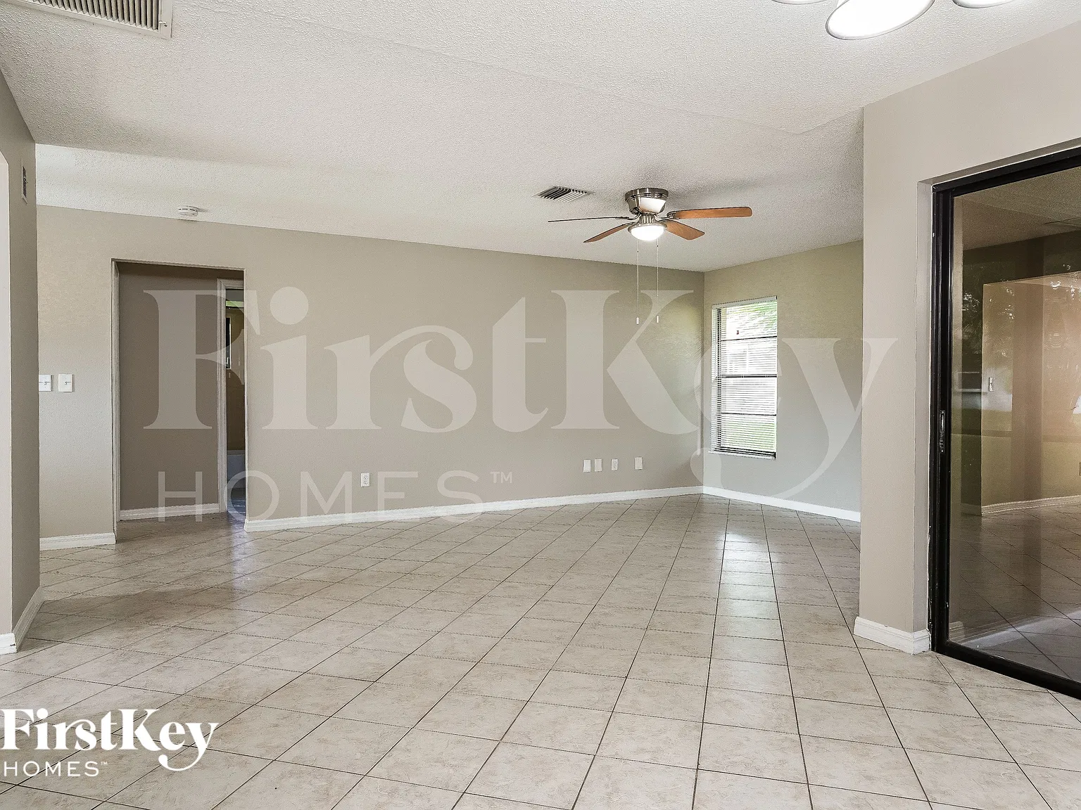 3 bed, 2.0 bath, 1252 sqft, $1,915 — Photo 3