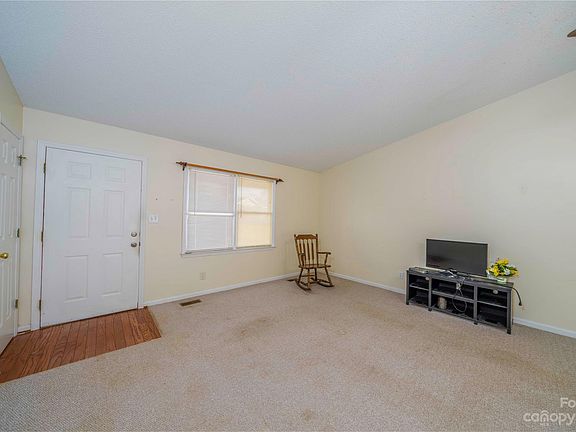 4th image of 123 College Manor Dr