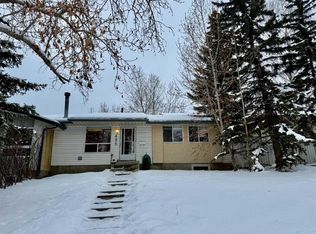 439 E Ranchview Ct NW, Calgary, AB T3G1A7