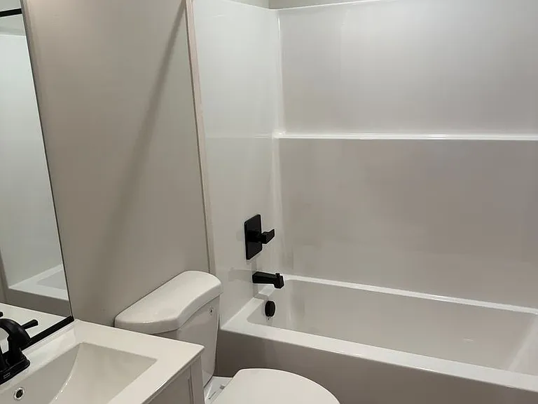 325 Yorktown Dr — Photo 6
