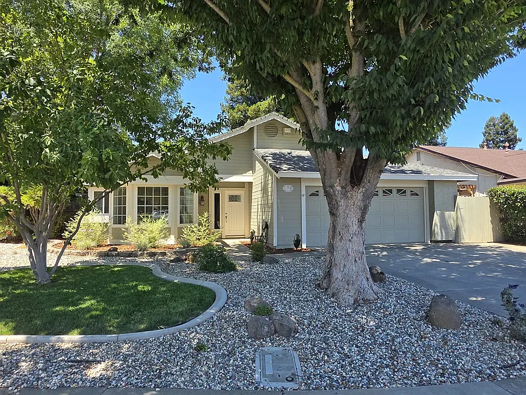 1715 Rockybend Dr — Photo 1