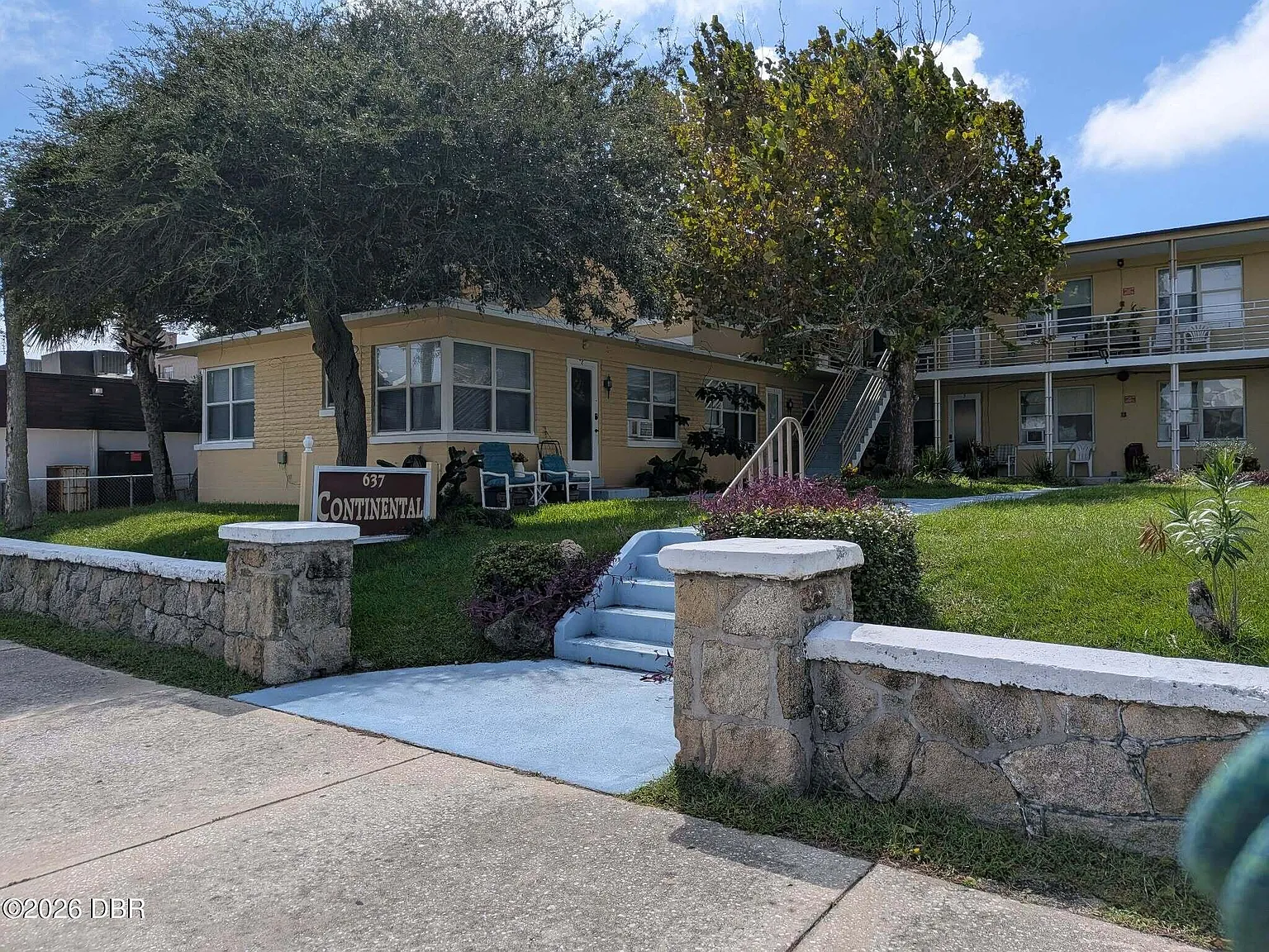 1 bed, 1.0 bath, 700 sqft, $1,200 — Photo 2