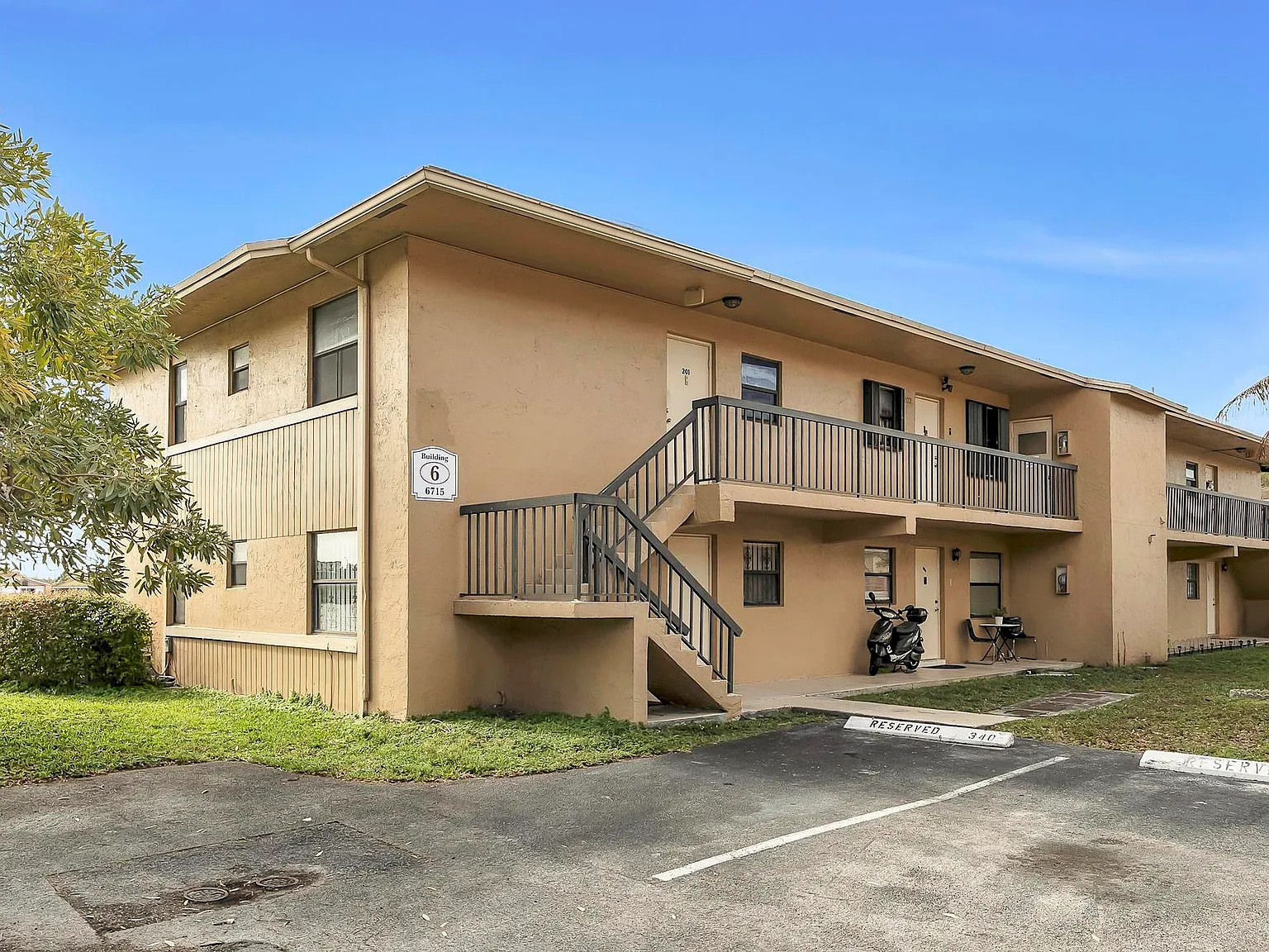 2 bed, 2.0 bath, 769 sqft, $2,200 — Photo 1