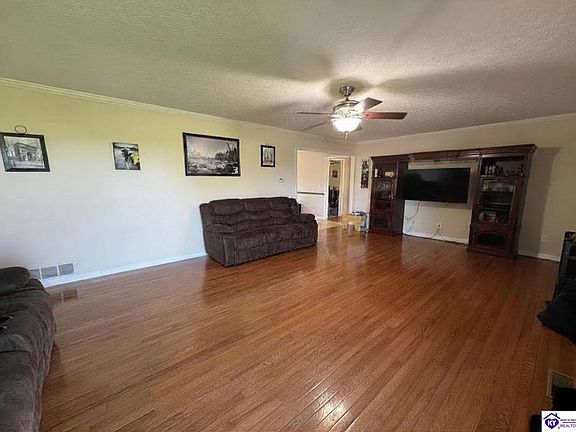 3rd image of 128 Rolling Acres Dr