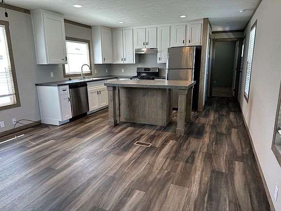 3rd image of 2101 SW 38th St #33