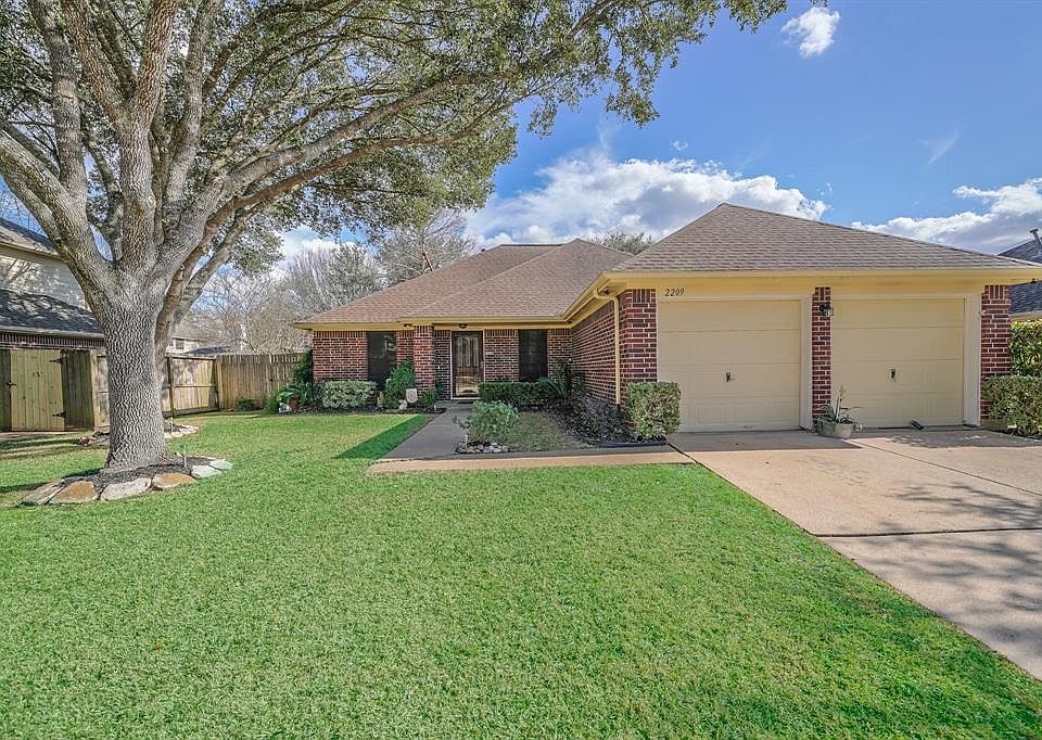 1st image of 2209 Saint James Pl