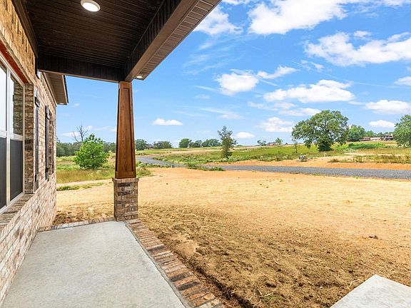 4th image of 39 Summerlyn Place Dr