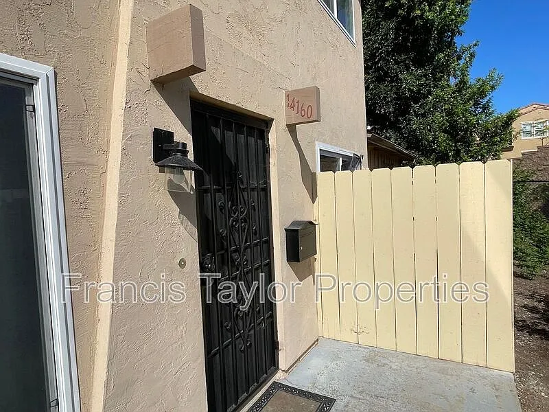 2 bed, 1.5 bath, 1056 sqft, $2,895 — Photo 2