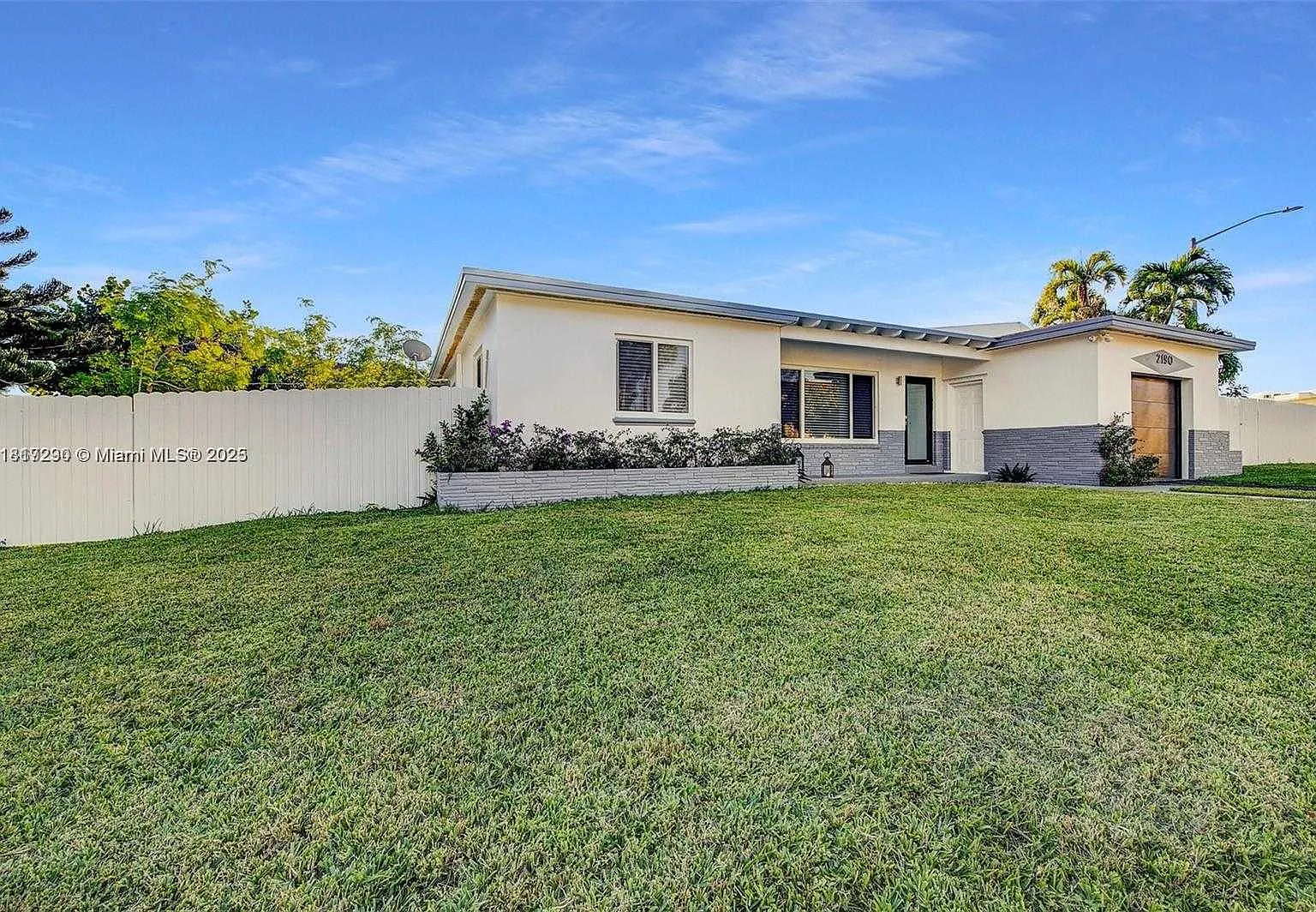 3 bed, $4,000 — Photo 2