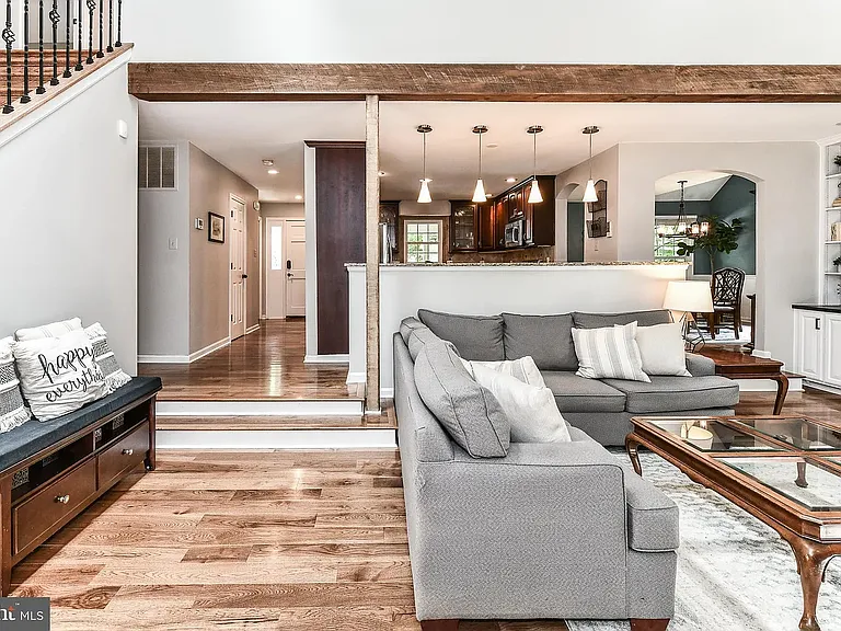 7910 Oak Hollow Ln — Photo 28