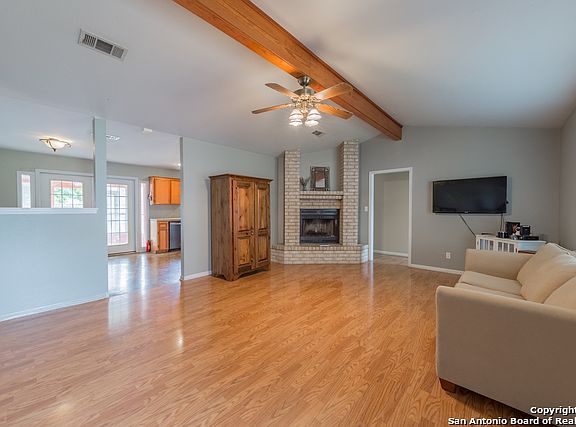 4th image of 170 Cora St