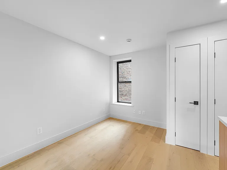 236 W 15th St #31 — Photo 5