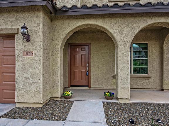 2nd image of 1829 W Straight Arrow Ln