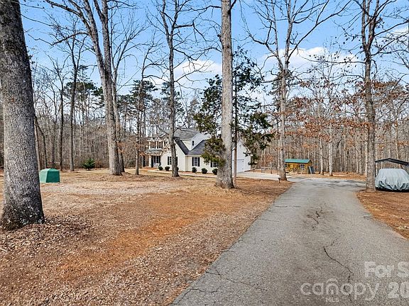 3rd image of 1338 Pell Dr