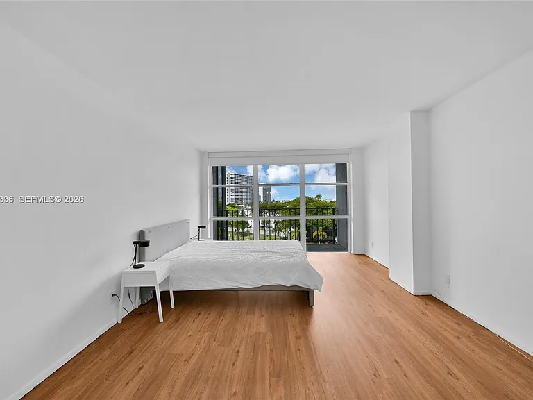 800 Parkview Dr #605 — Photo 18