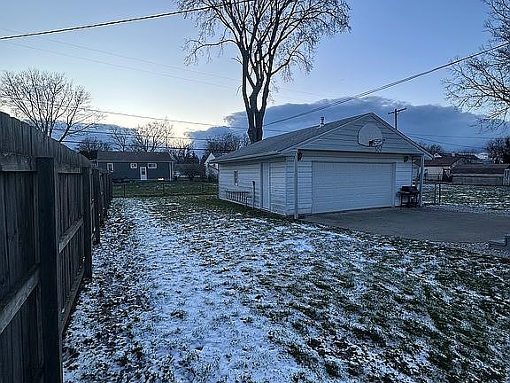 3rd image of 4732 Marigold Rd