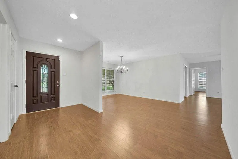 3 bed, 2.0 bath, 2353 sqft, $2,290 — Photo 3