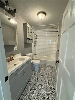 17 Davis St #1 — Photo 3