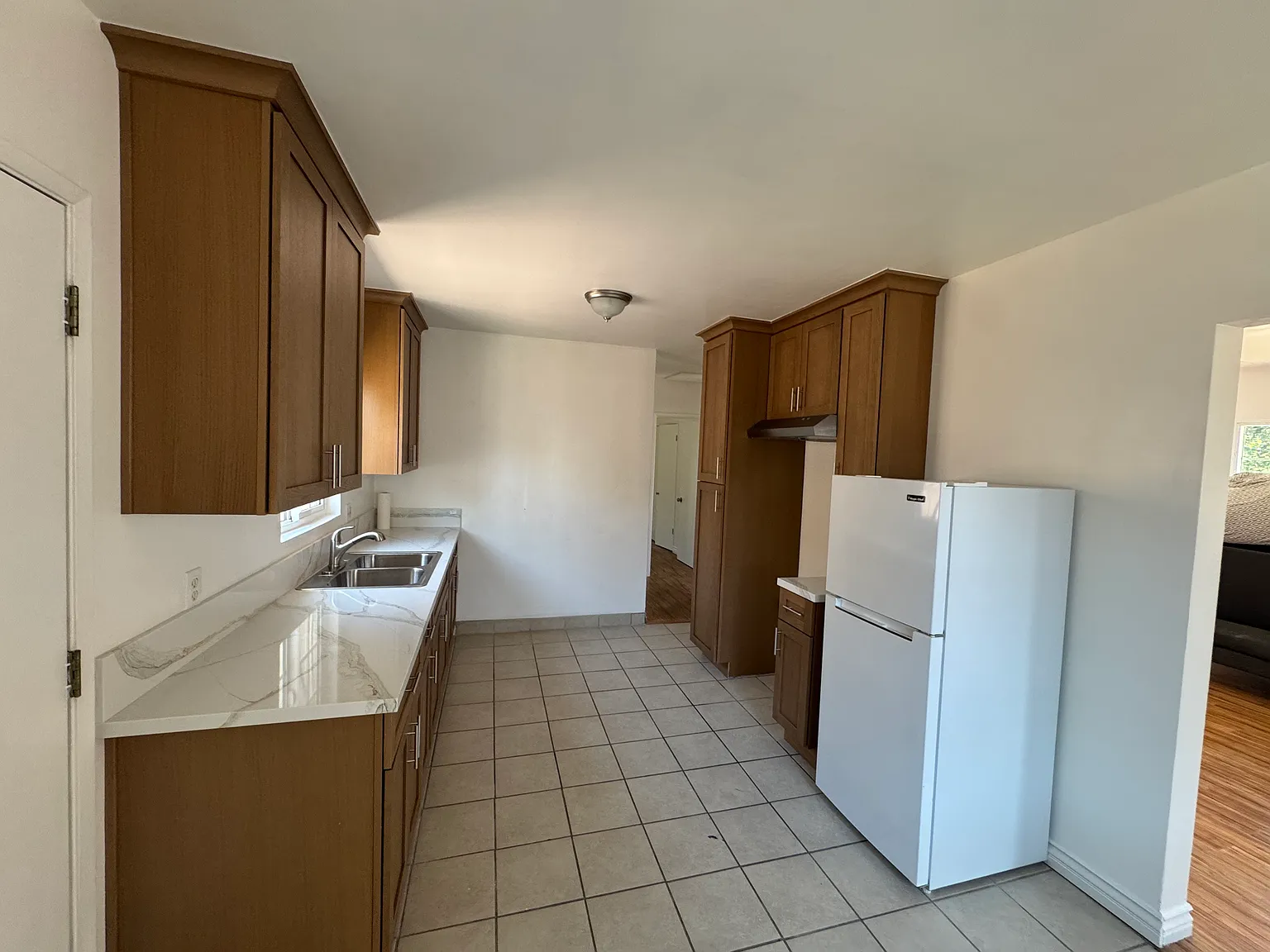 2 bed, 900 sqft, $2,750 — Photo 2