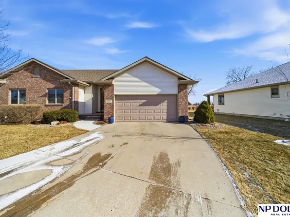 810 Heatherwood St, Fremont, NE 68025