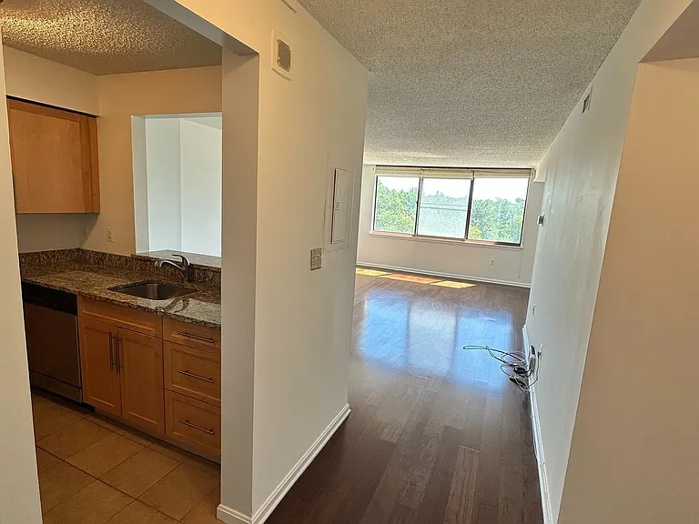 10101 Grosvenor Pl #507 — Photo 2