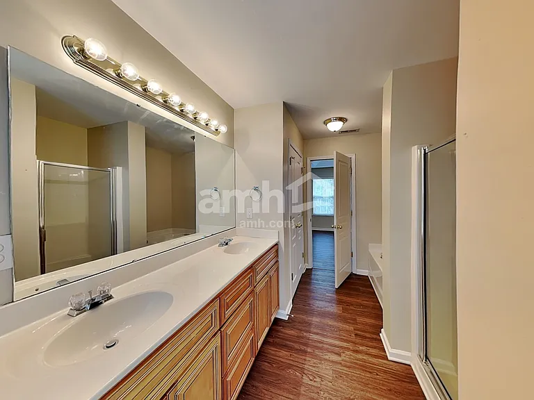 11112 Heritage Green Dr — Photo 16