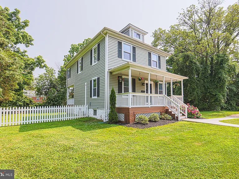 215 Clarendon Ave — Photo 2