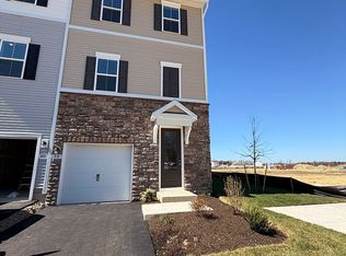 38 Basswood St, Berlin, NJ 08009