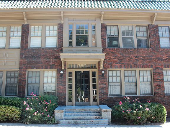 The Historic Walt apartments!
