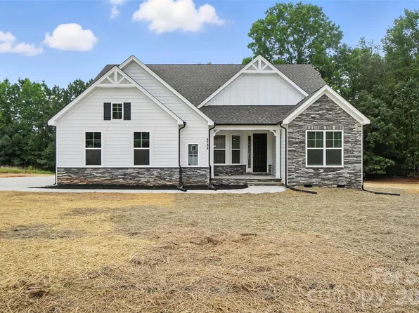 162 Clark Cove Rd, Statesville, NC 28677