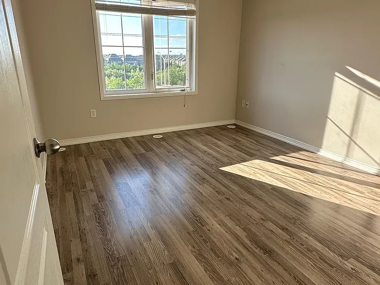 2504 Post Rd #10 — Photo 13