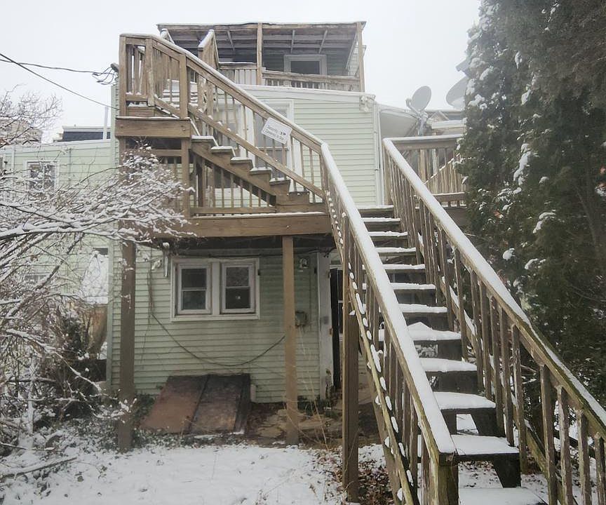 2nd image of 746 W Philadelphia St
