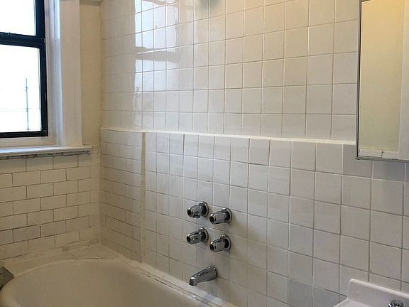 5th image of 180 Erasmus St APT C6