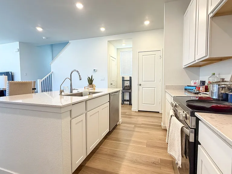 239 Adams St — Photo 16