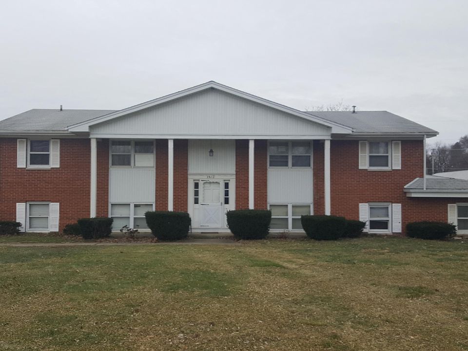 2nd image of 3608-3610 Diamond Dr