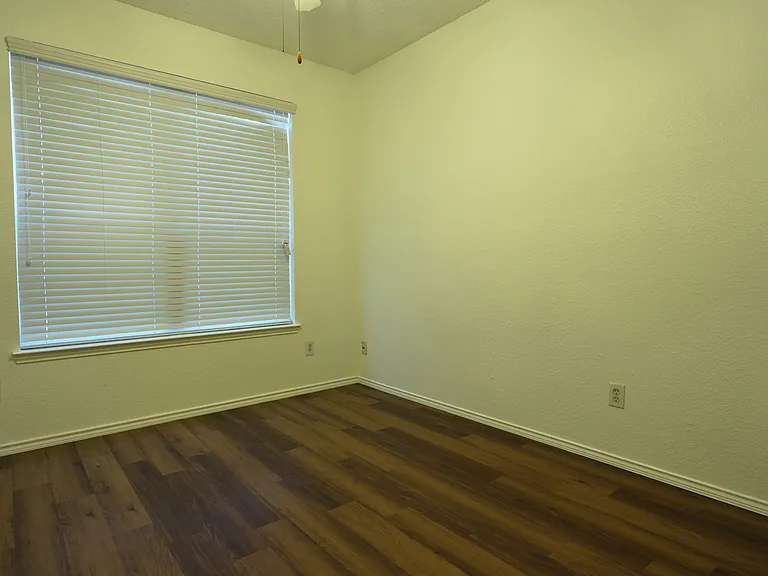 2032 Fox Glen Dr — Photo 13