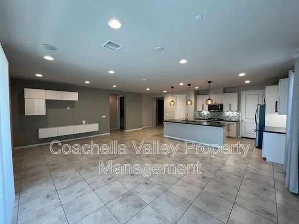 74374 Xavier Ct, Palm Desert, CA 92211