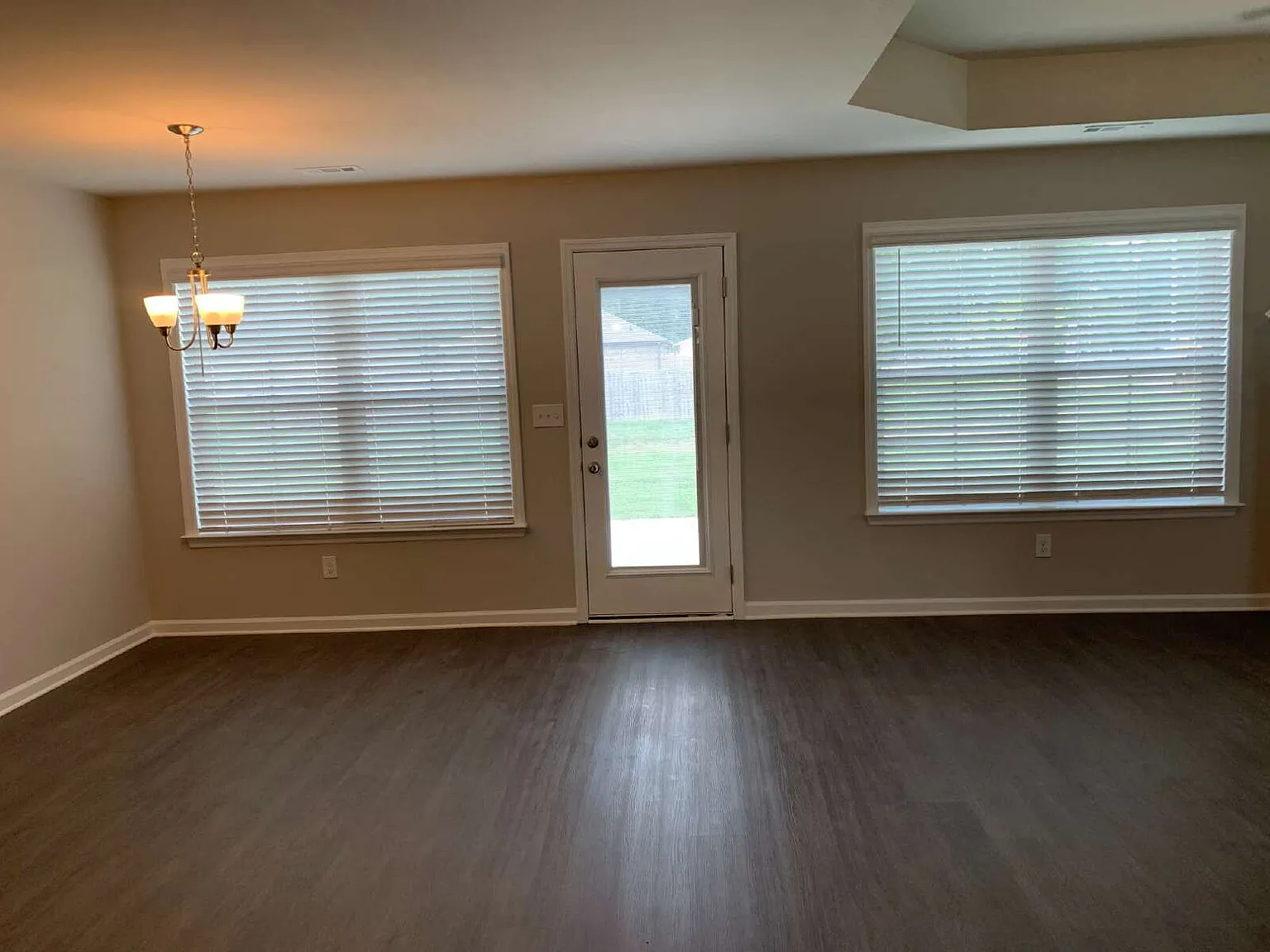 4 bed, 2.0 bath, 1837 sqft, $1,799 — Photo 4