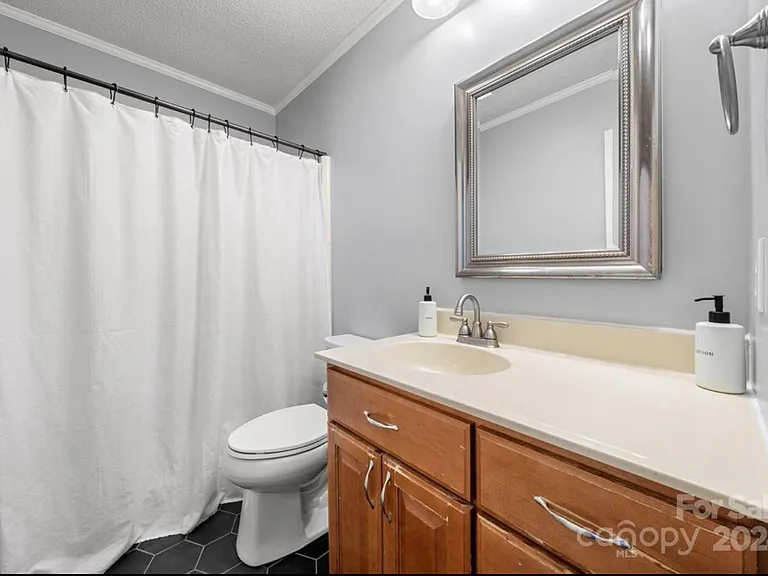 1428 Midlake Ave — Photo 24