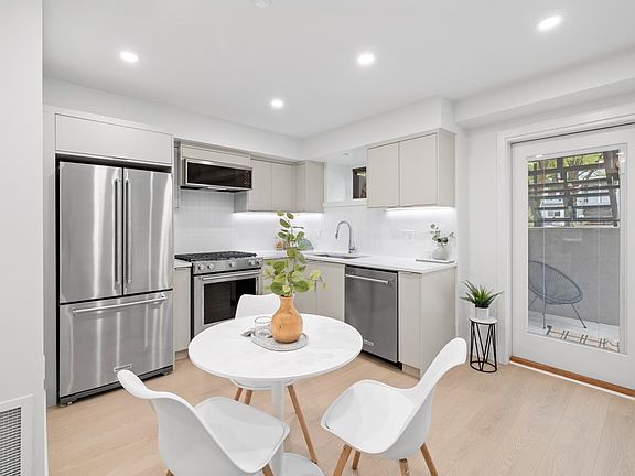 5th image of 2135 E Pender St #102