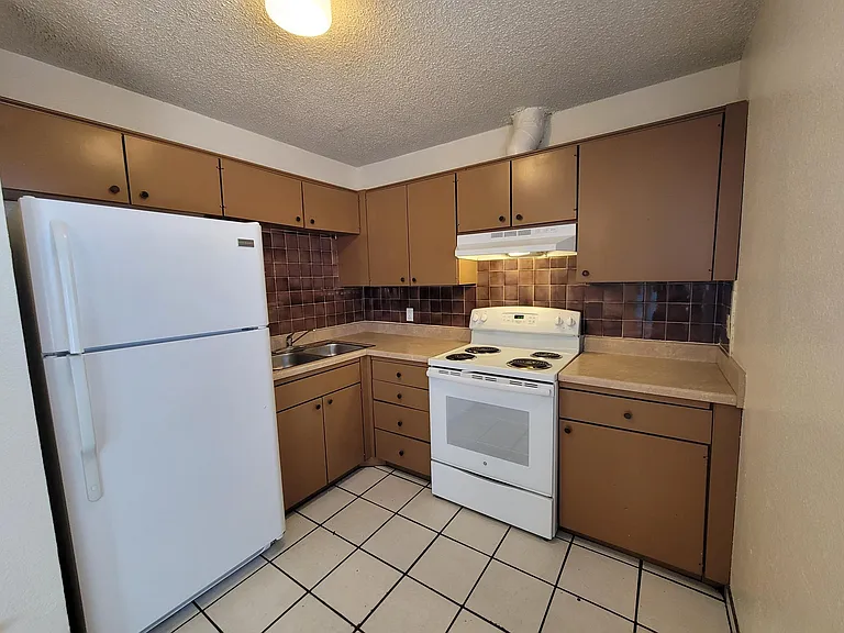 1410 S Espina St #7 — Photo 9