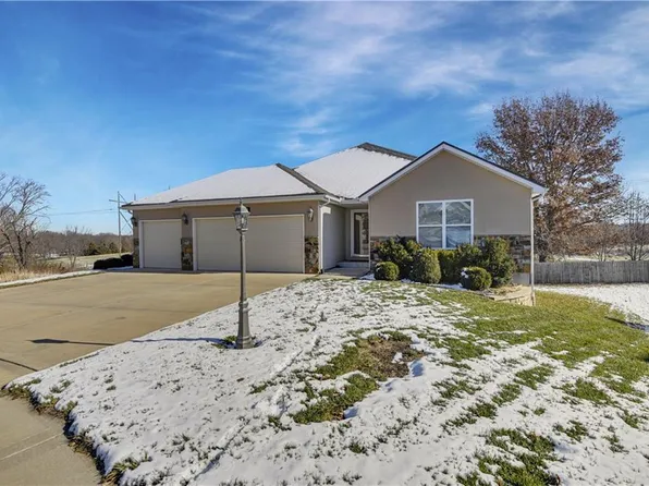 106 S Prairie Rose Cir, Smithville, MO 64089