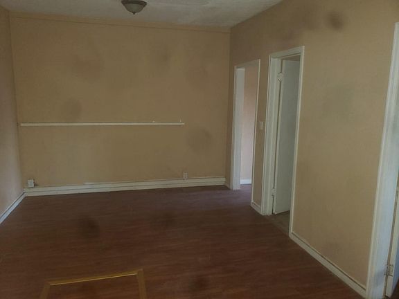 3rd image of 1839-1838 E 4th St #1839