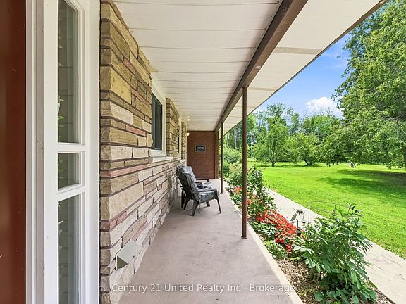 5th image of 1563 Selwyn Rd