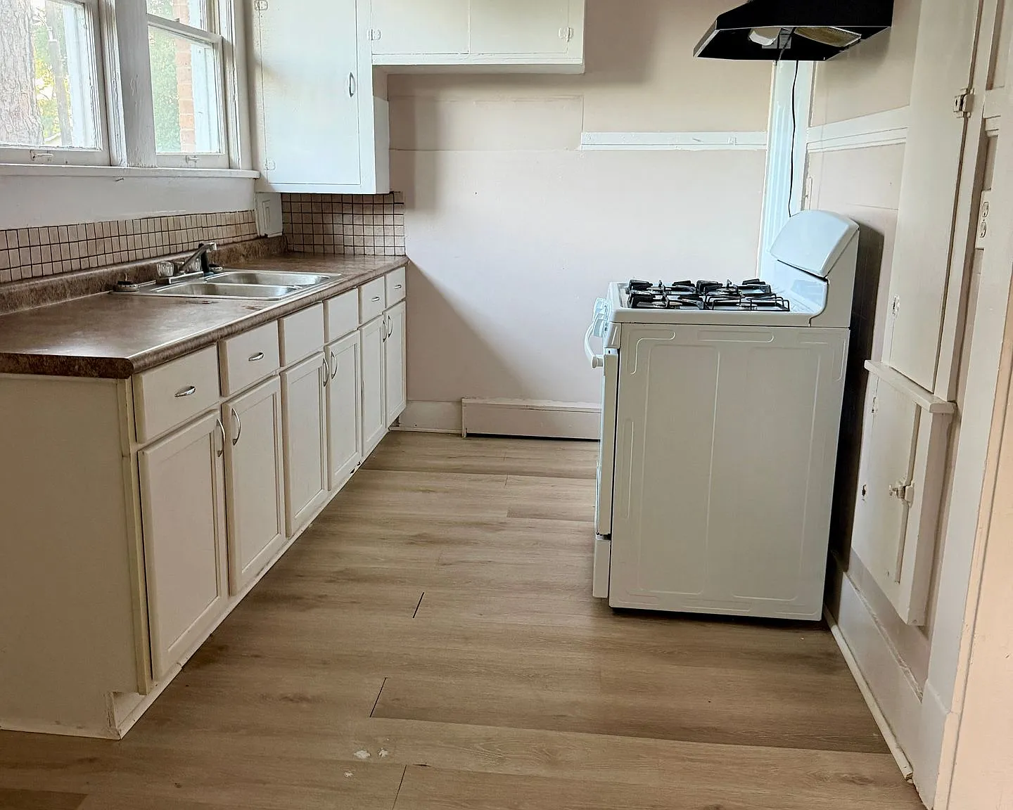 2412 Pinehurst Blvd Unit 5 — Photo 3