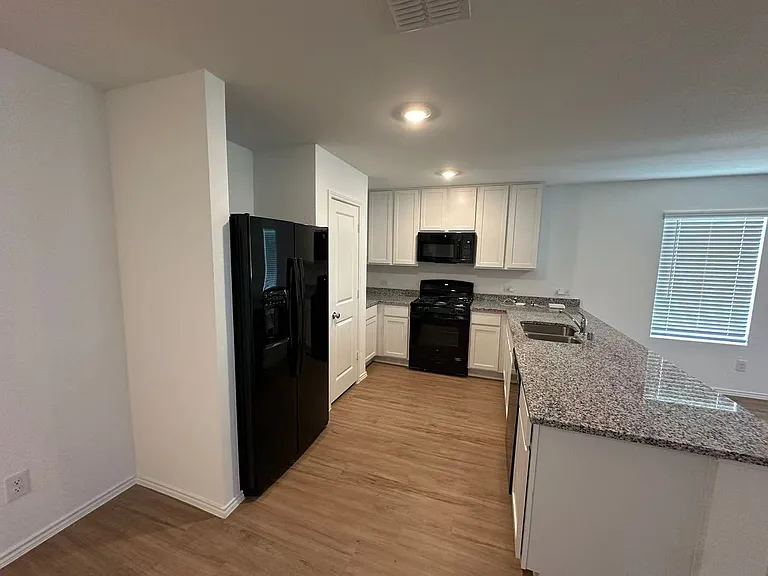 1132 Dashwood Dr — Photo 8